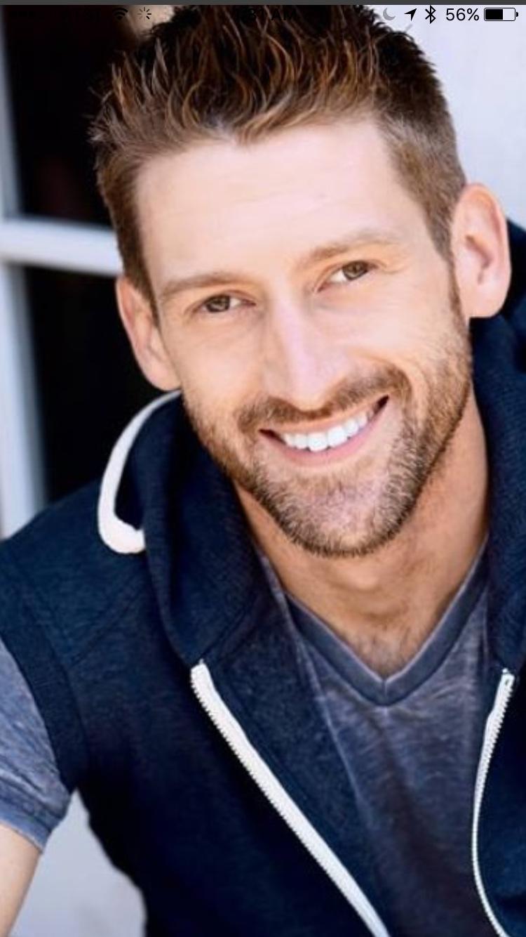 actor Mike Kaz large photo