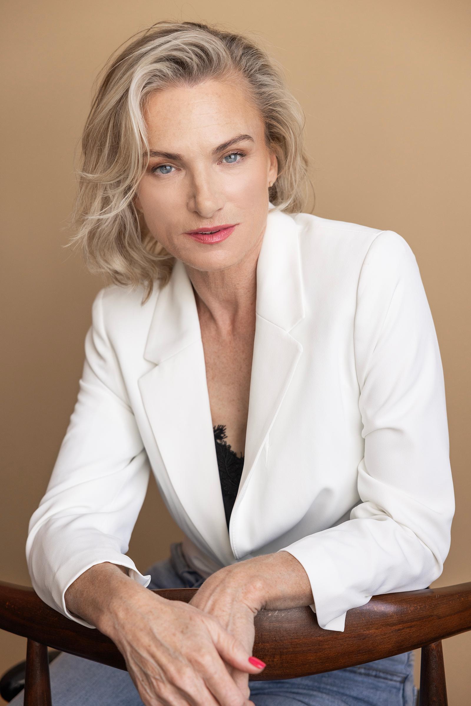 actor Kat Hawkes large photo