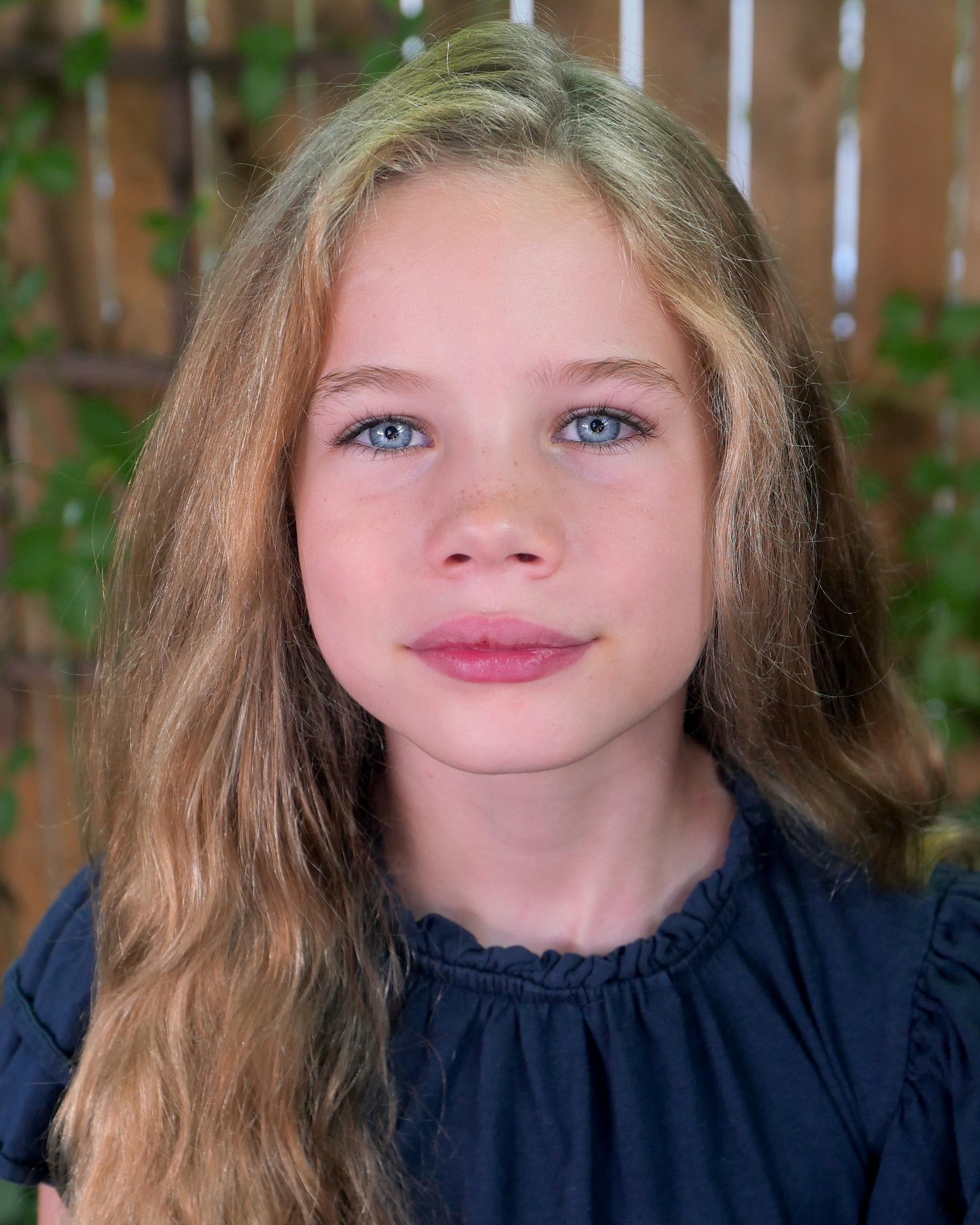 actor Alona Jane Robbins large photo