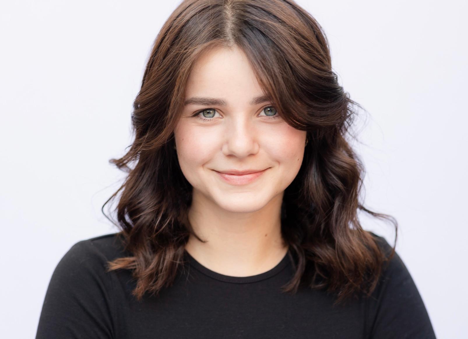 actor Sophia DeWier large photo