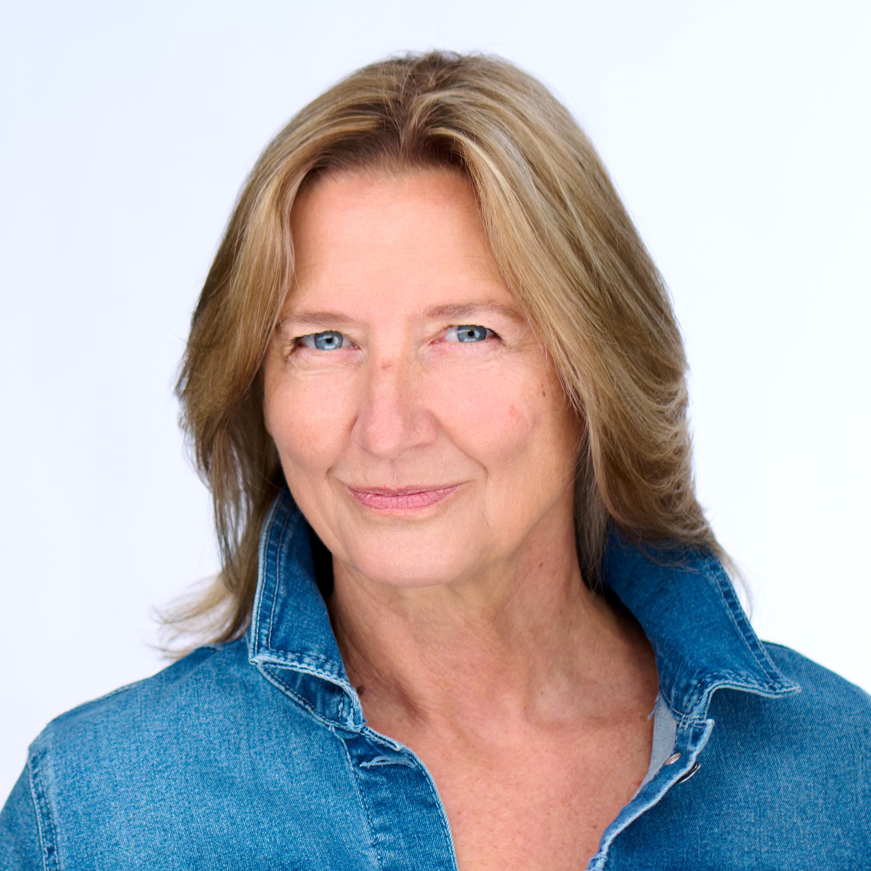 actor Joanne Marie large photo