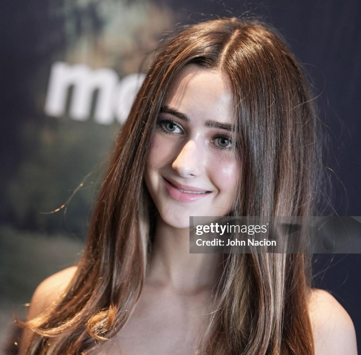 actor Caroline Falk large photo