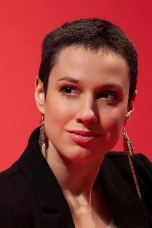 actor Caitlin McWethy large photo