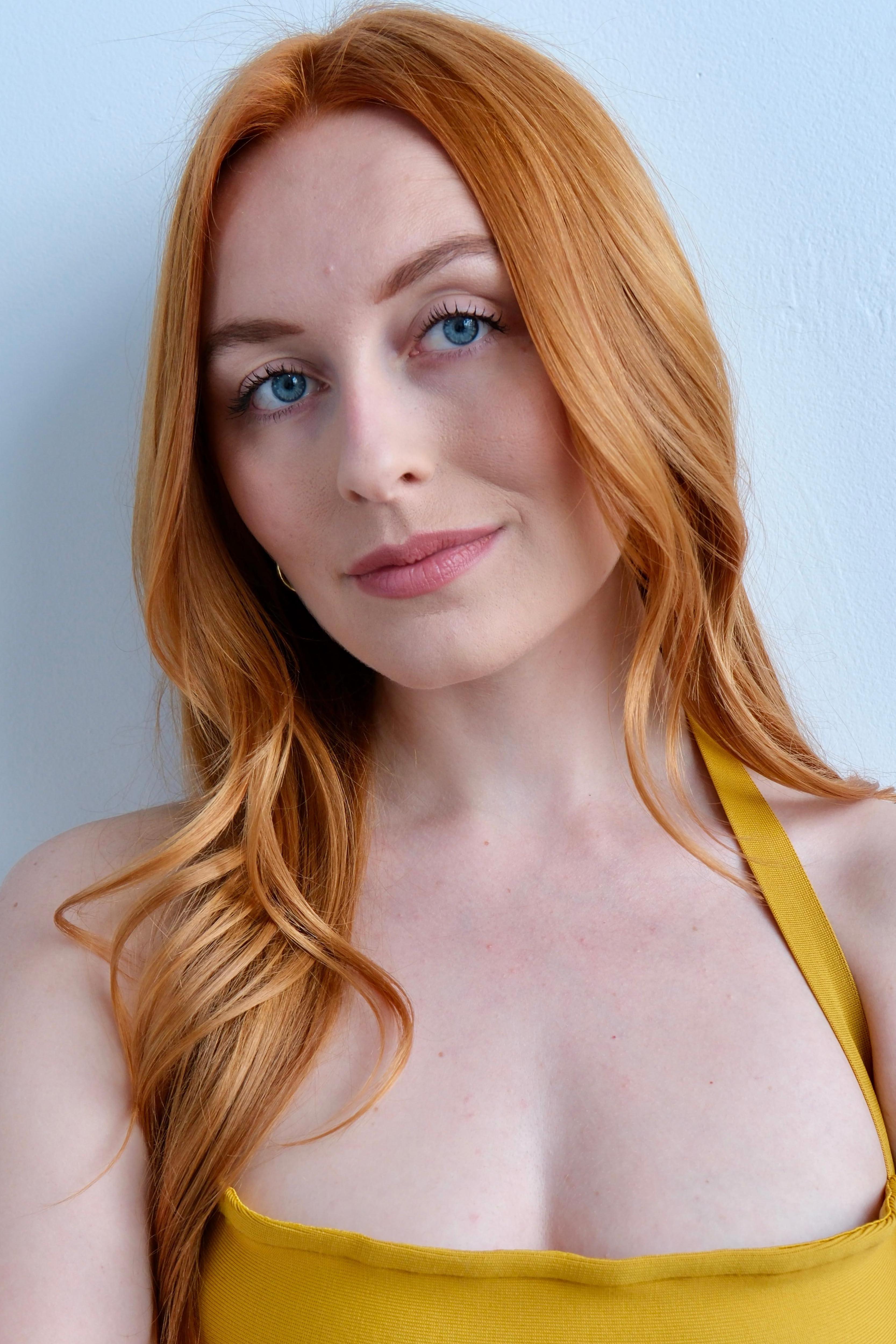 actor Kaitlin Moore large photo