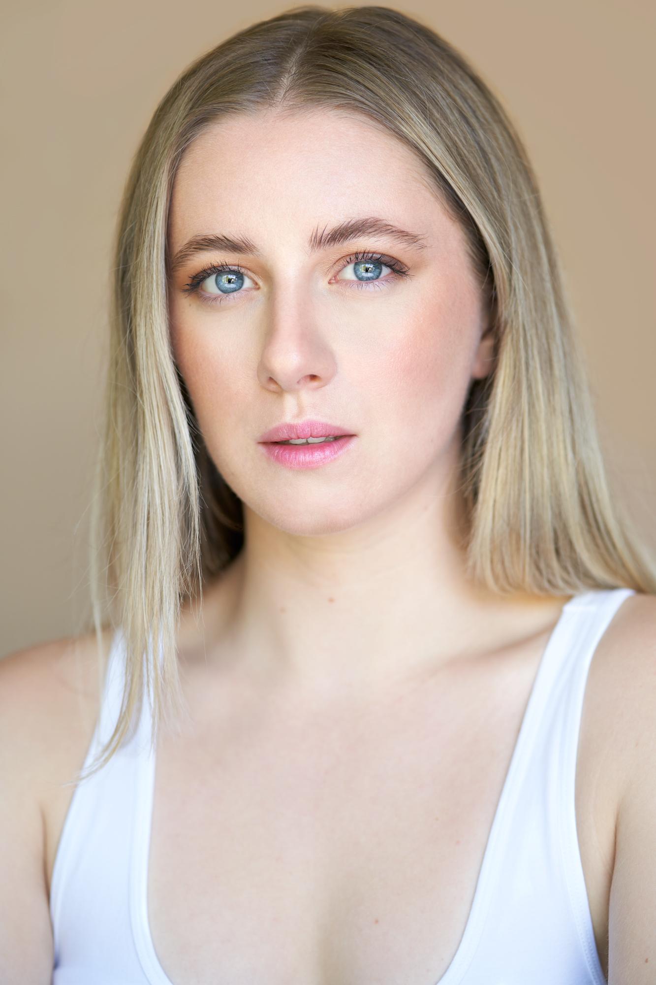 actor Tavia Cervi large photo