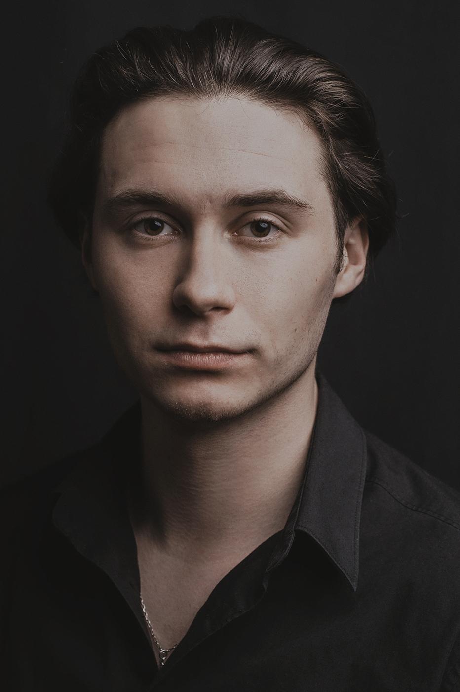 actor Lukasz Szczepanowski large photo