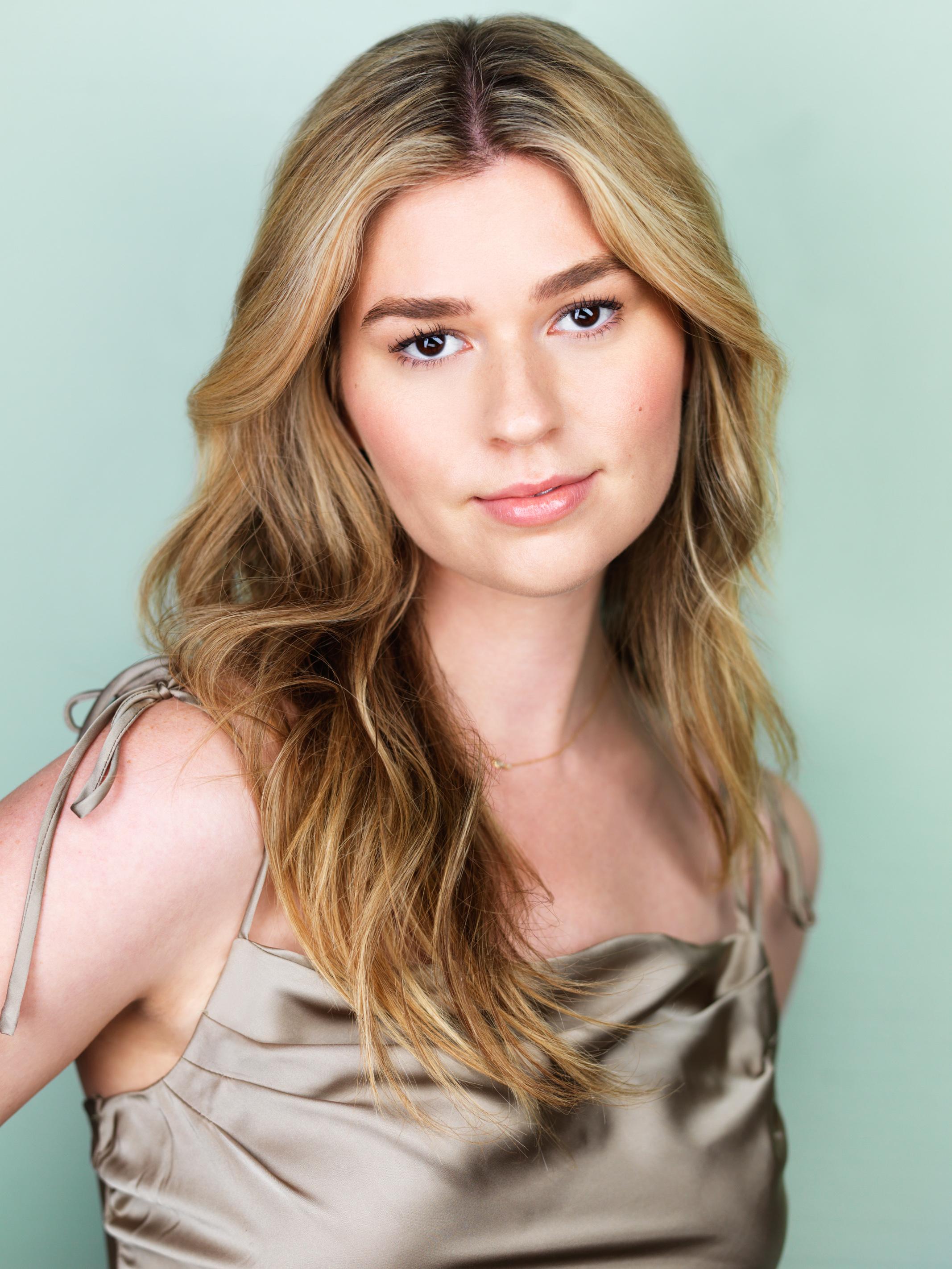 actor Fiona Robert large photo