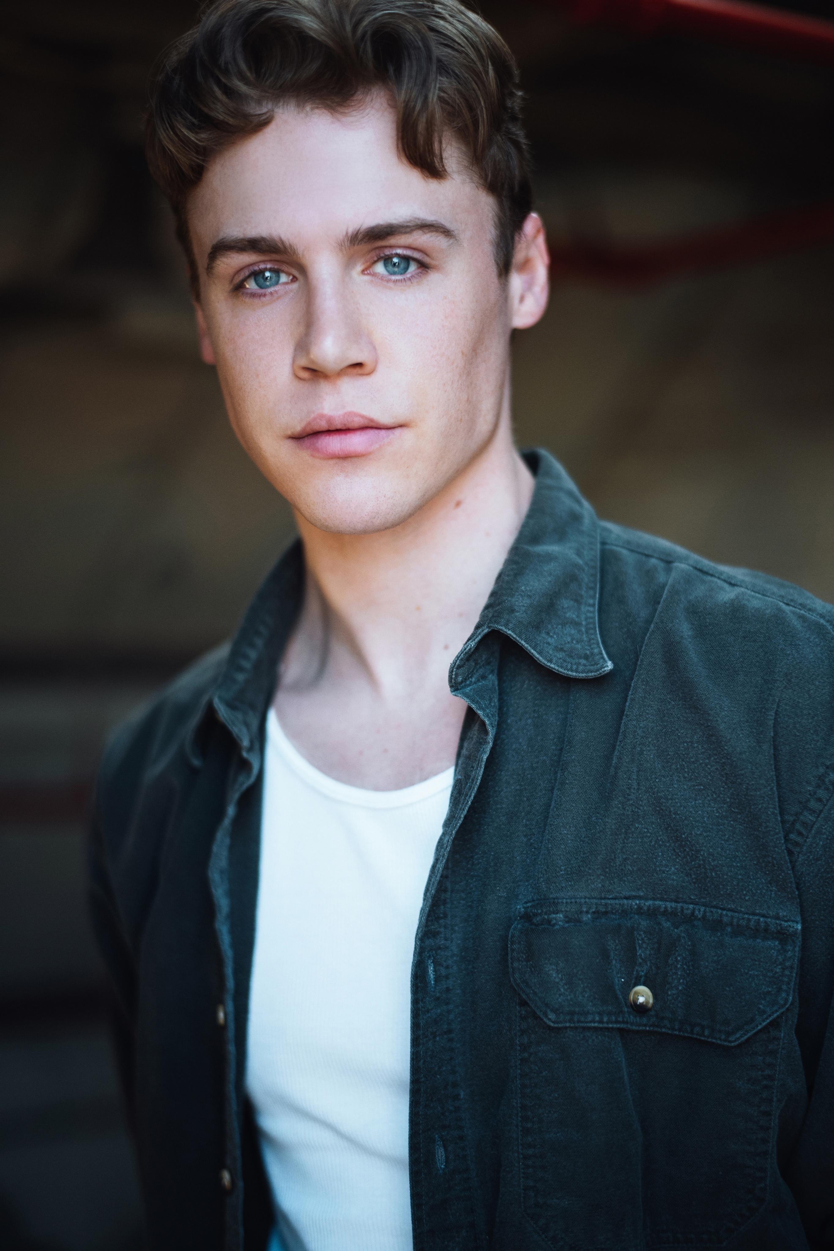 actor Dan Thompson large photo