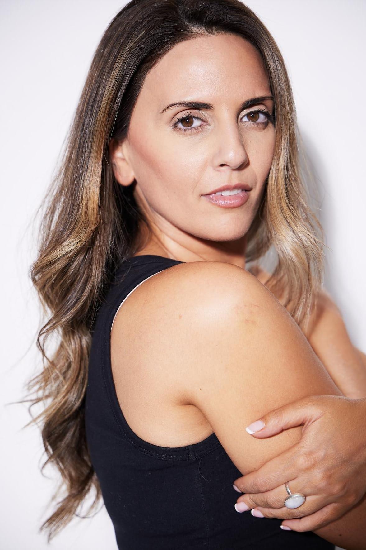 actor Nancy Rizk large photo