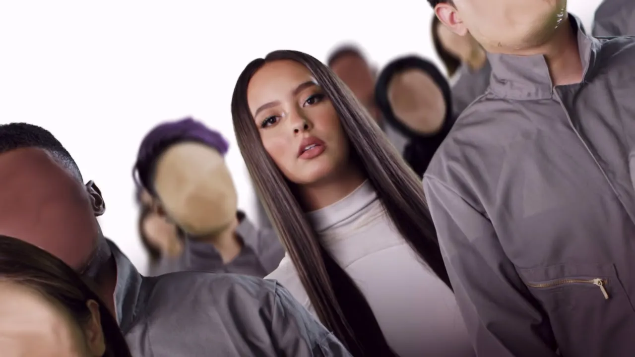 Faouzia - You Don't Even Know Me (Official Music Video) background