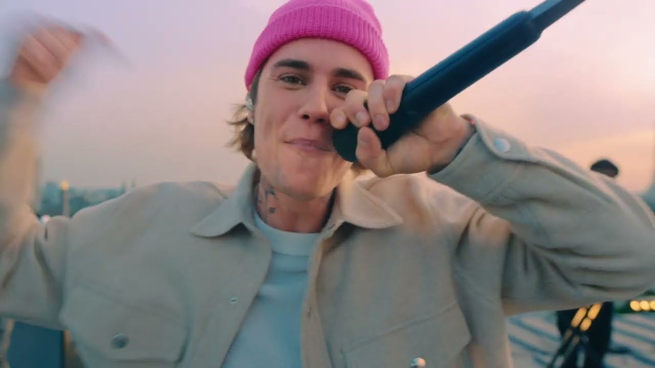 Justin Bieber - Hold On (Live from Paris) background