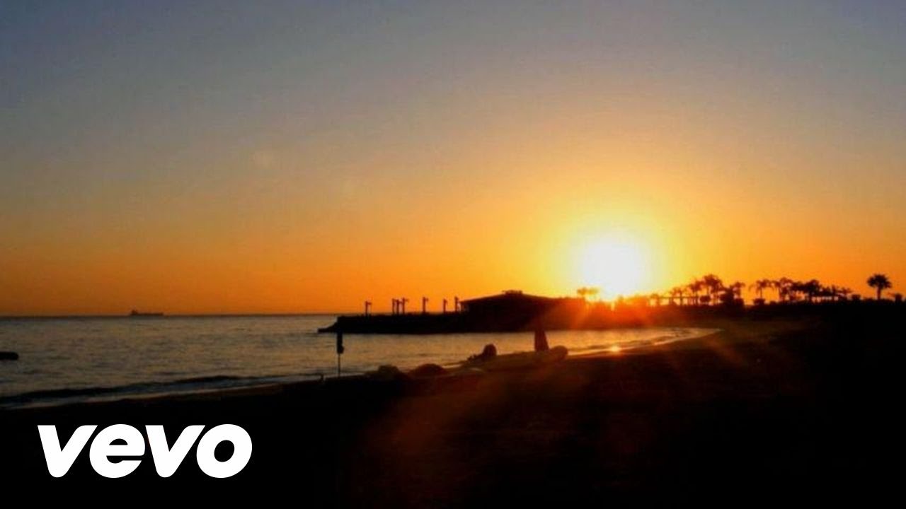Maroon 5 - Daylight (Official Music Video) background