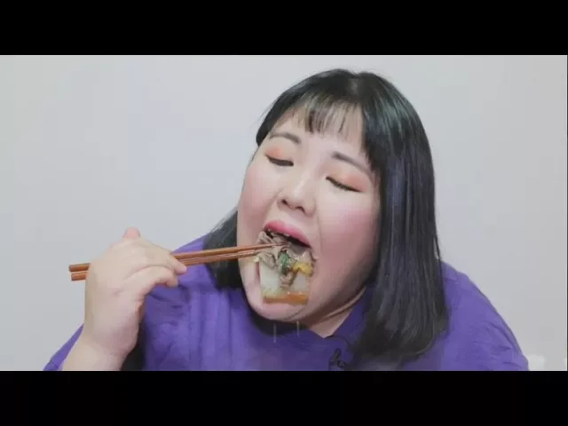 Yang Soo Bin)밀푀유 나베 첫경험,, 리얼 띵맛,, 어묵이랑 우동사리 까지 background