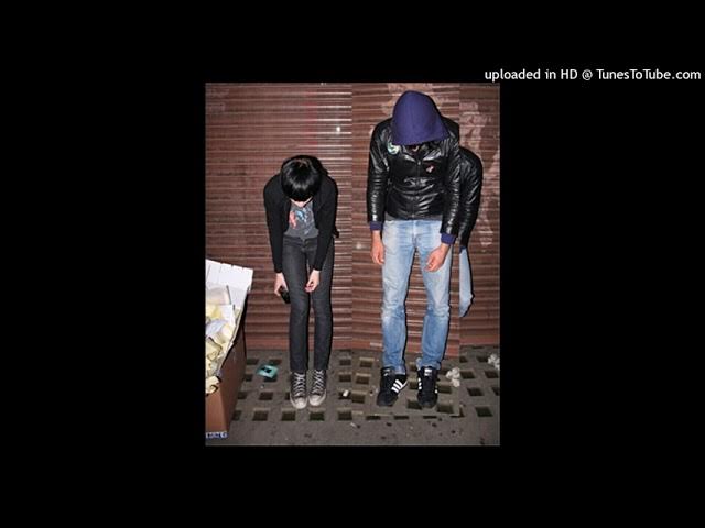 Crystal Castles - Crimewave (original version high quality) background