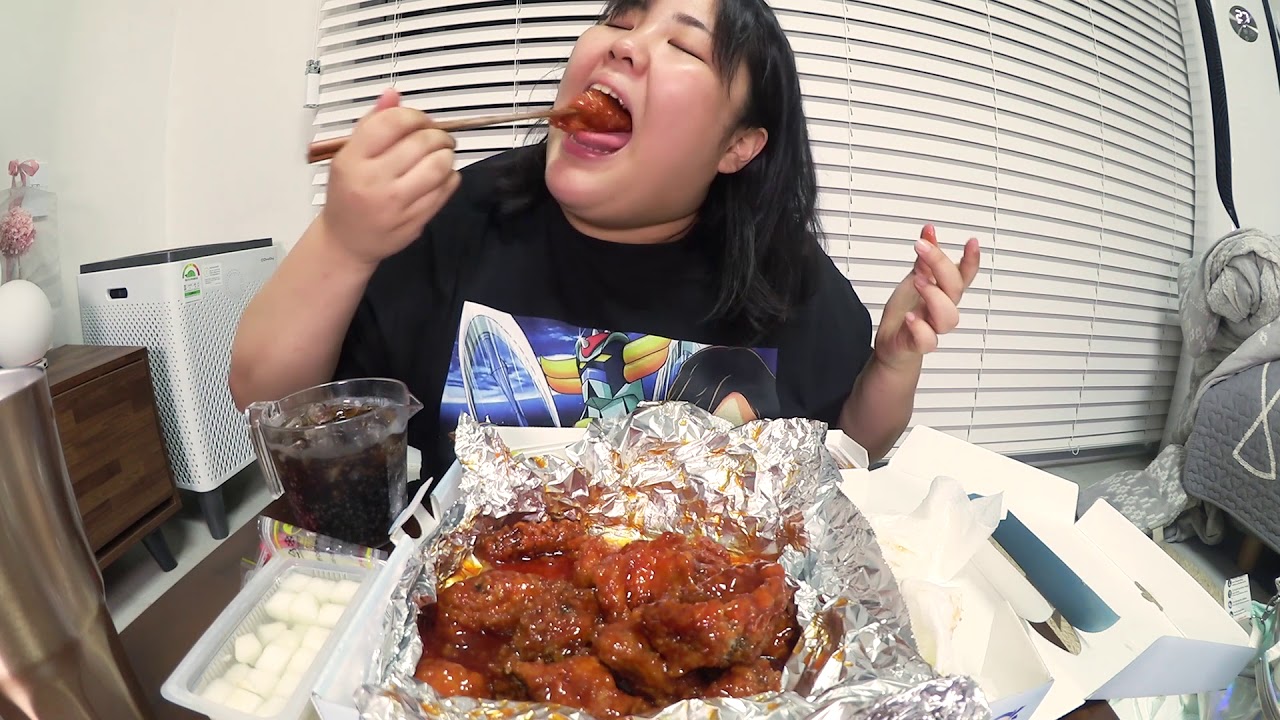 중복이니까 양념치킨 혼내주기!!! 홀리마마 띵맛..(chicken mukbang)
