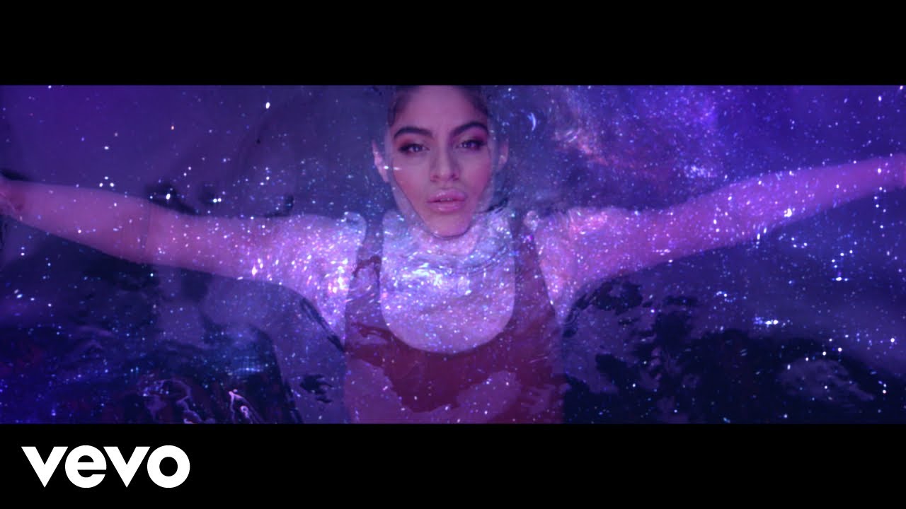 Jessie Reyez - LOVE IN THE DARK background