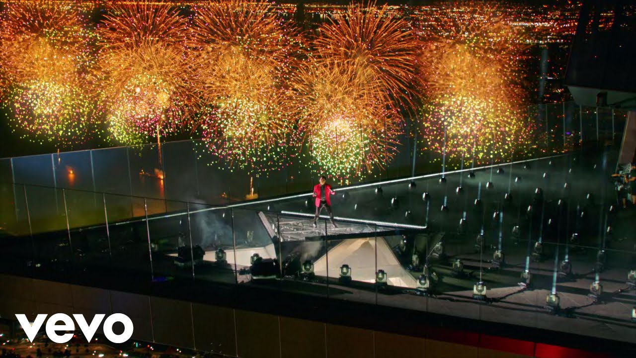 The Weeknd - Blinding Lights (Live On The 2020 MTV VMAs) background