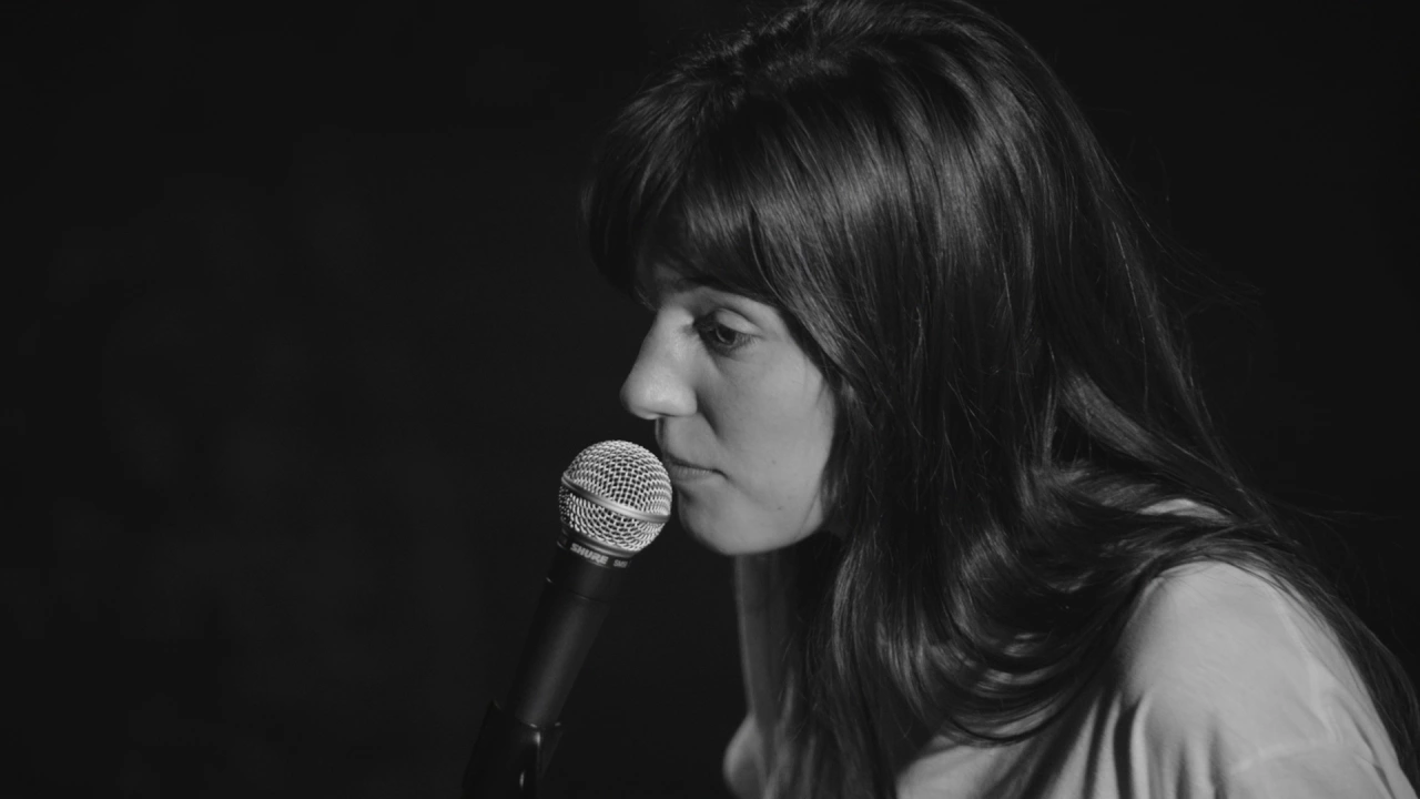 Charlotte Cardin - Dirty Dirty (Live) background