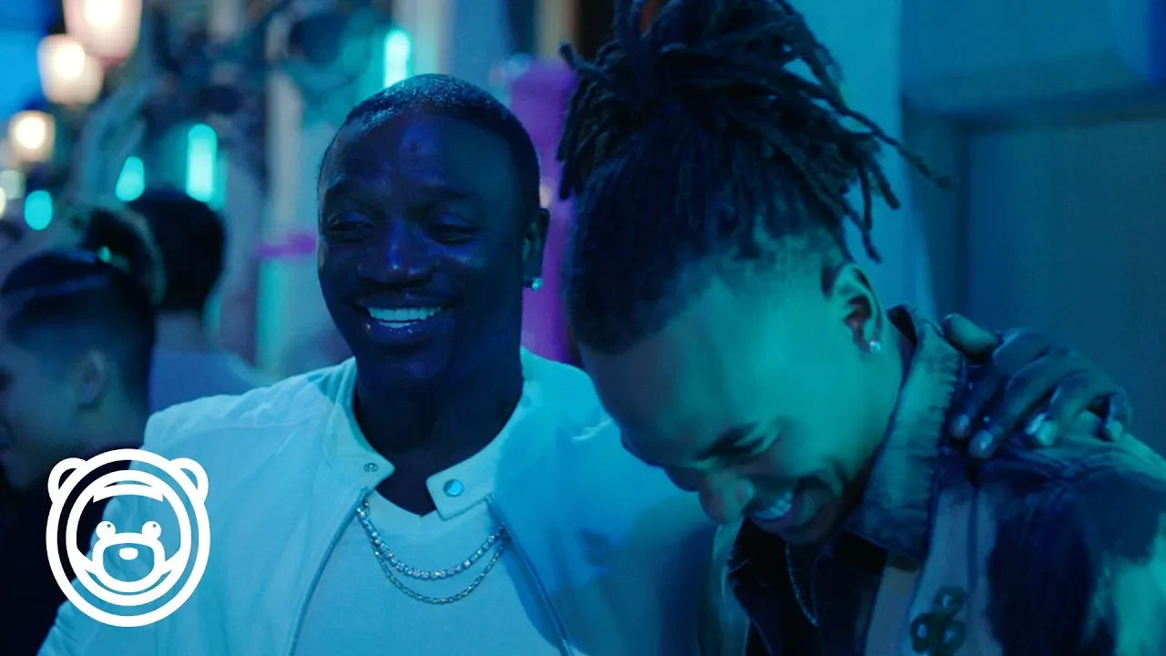 Ozuna - Coméntale Feat. Akon (Video Oficial) background