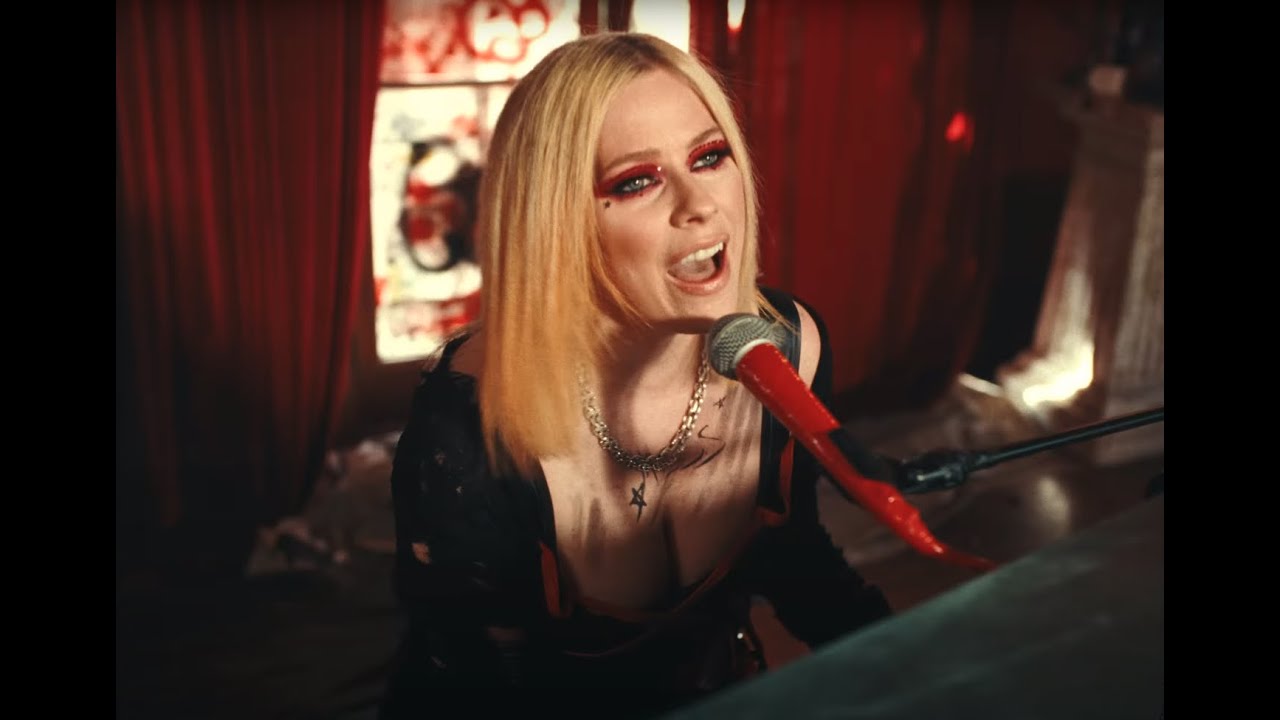 Avril Lavigne - I'm a Mess (with YUNGBLUD) (Official Video) background