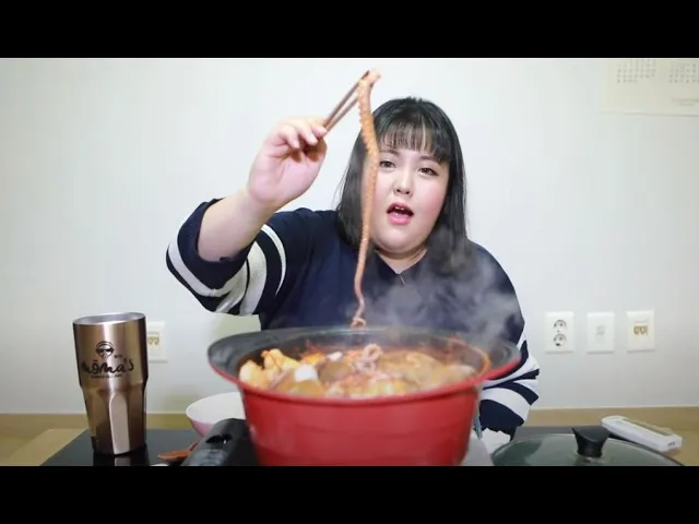 Yang Soo Bin)해물 듬뿍 들어간 해물탕!! 낙지 다리길이 실화냐,, (Seafood Soup Mukbang) background