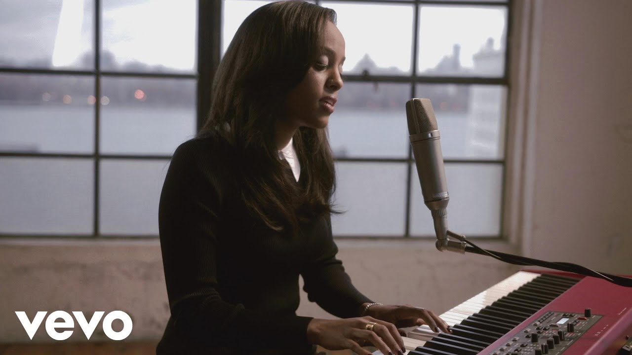 Ruth B. - 2 Poor Kids (The Intro Live Sessions) background