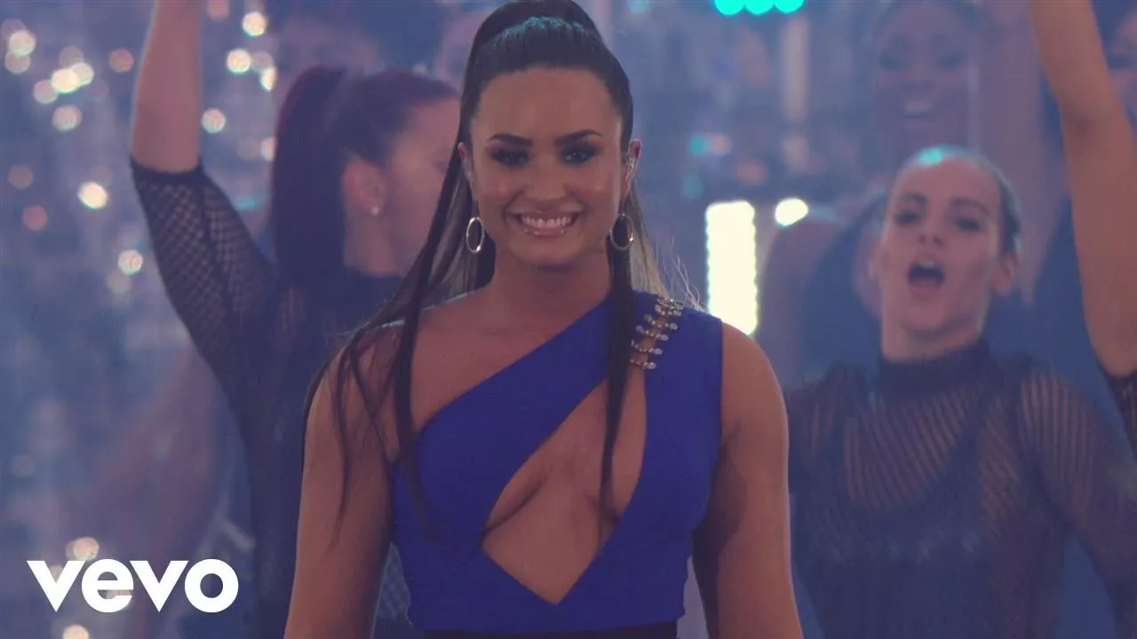 Demi Lovato - Sorry Not Sorry (Live At The MTV VMAs / 2017)