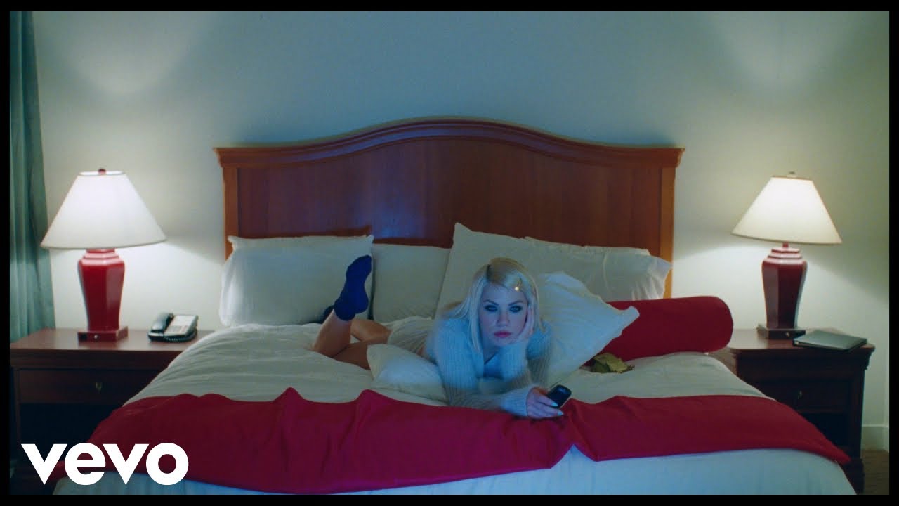 Carly Rae Jepsen - Party For One background