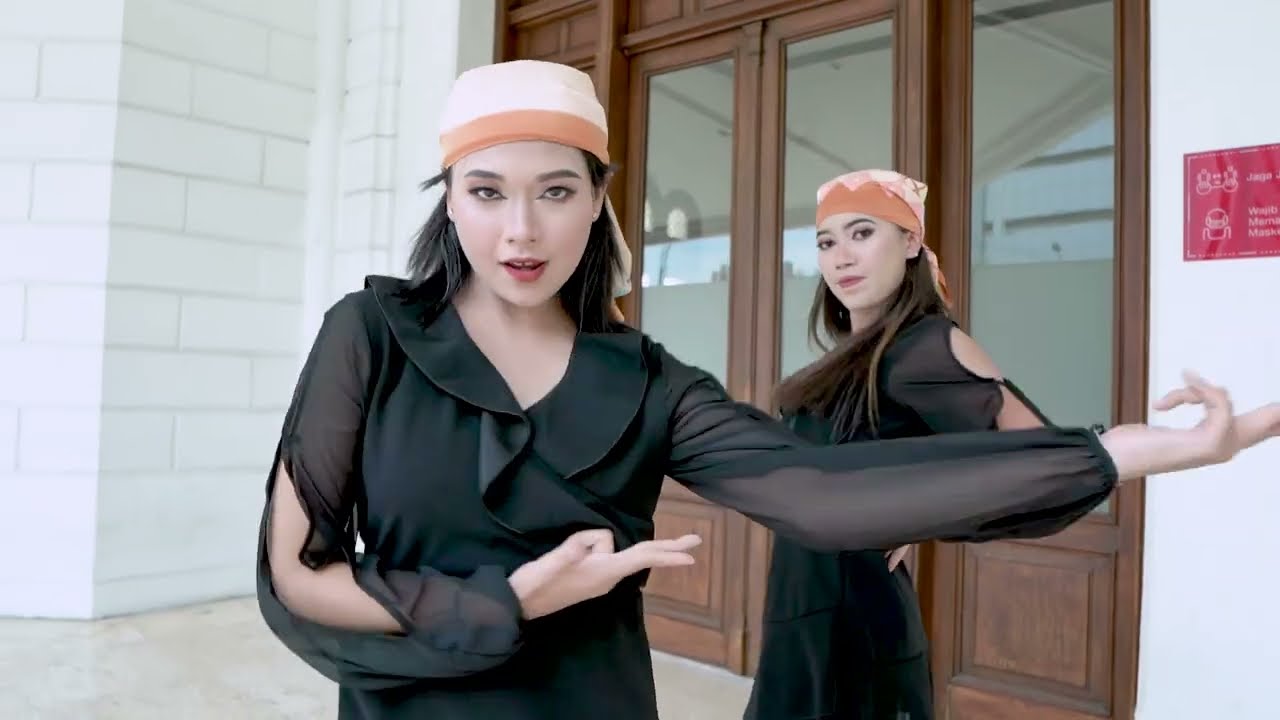 Faouzia - RIP, Love (Official Dance Video) background