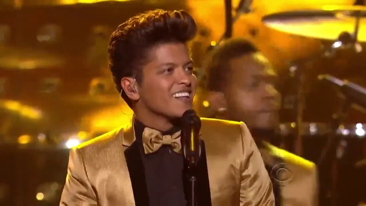Bruno Mars - Runaway baby - Performance in The Grammys Awards 2012