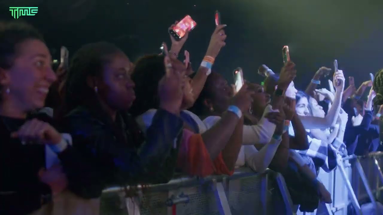 Rema - Calm Down (Live Performance) 2022 background