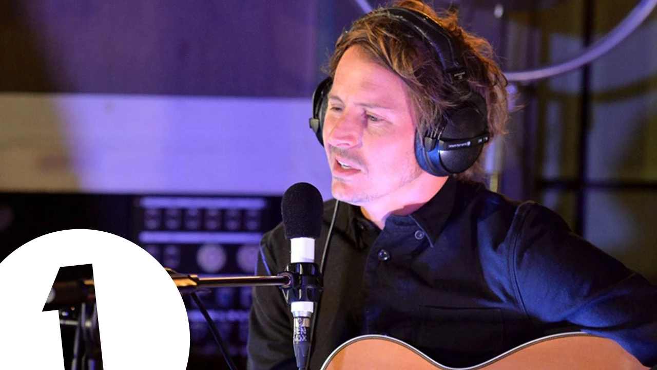Ben Howard - Hideaway (Kiesza cover) background