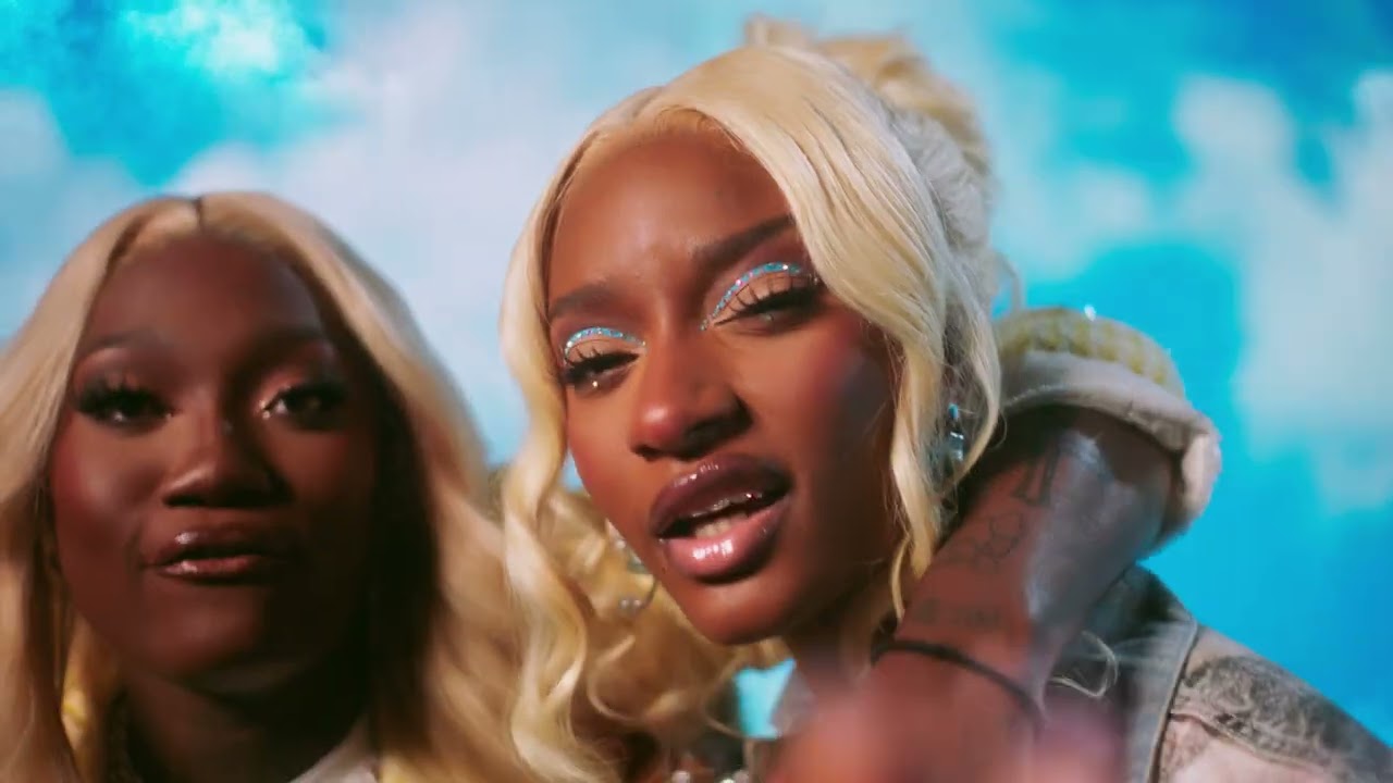 Darkoo x @ayrastarrofficial - Disturbing U (Official video) background