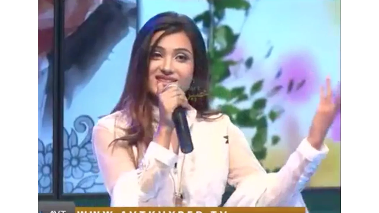 Laila Khan New Ghazal Bya Seena ke sta Yadoona backdrop