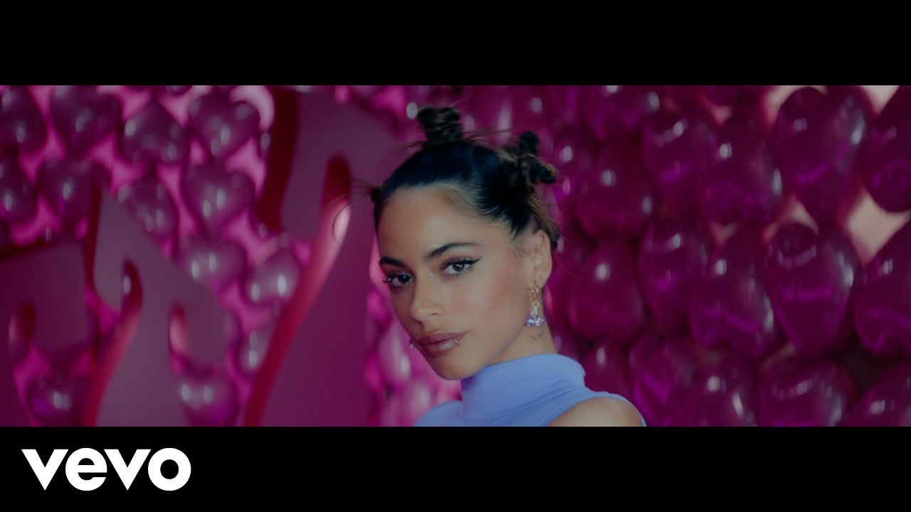 TINI - La Triple T (Video Oficial) background