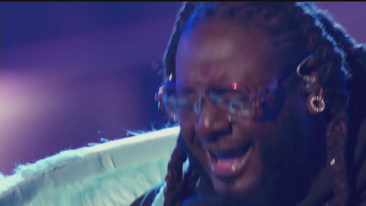 T-Pain wins The Masked Singer background