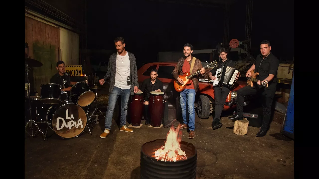 Toto Riva & La Dupla - Amor de su cama background