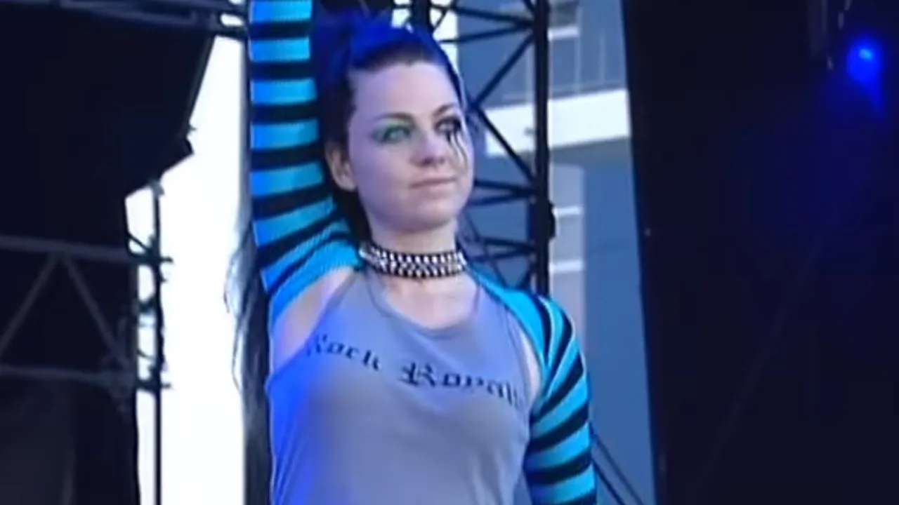 Evanescence - Going Under (Live at Rock Am Ring, 2003) background
