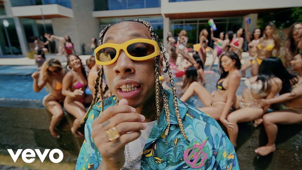 Tyga - Splash (Official Video) ft. Moneybagg Yo background
