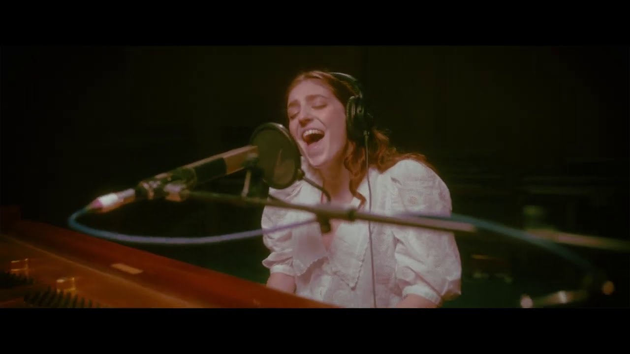 Birdy - Deepest Lonely (Official Live Performance Video) backdrop