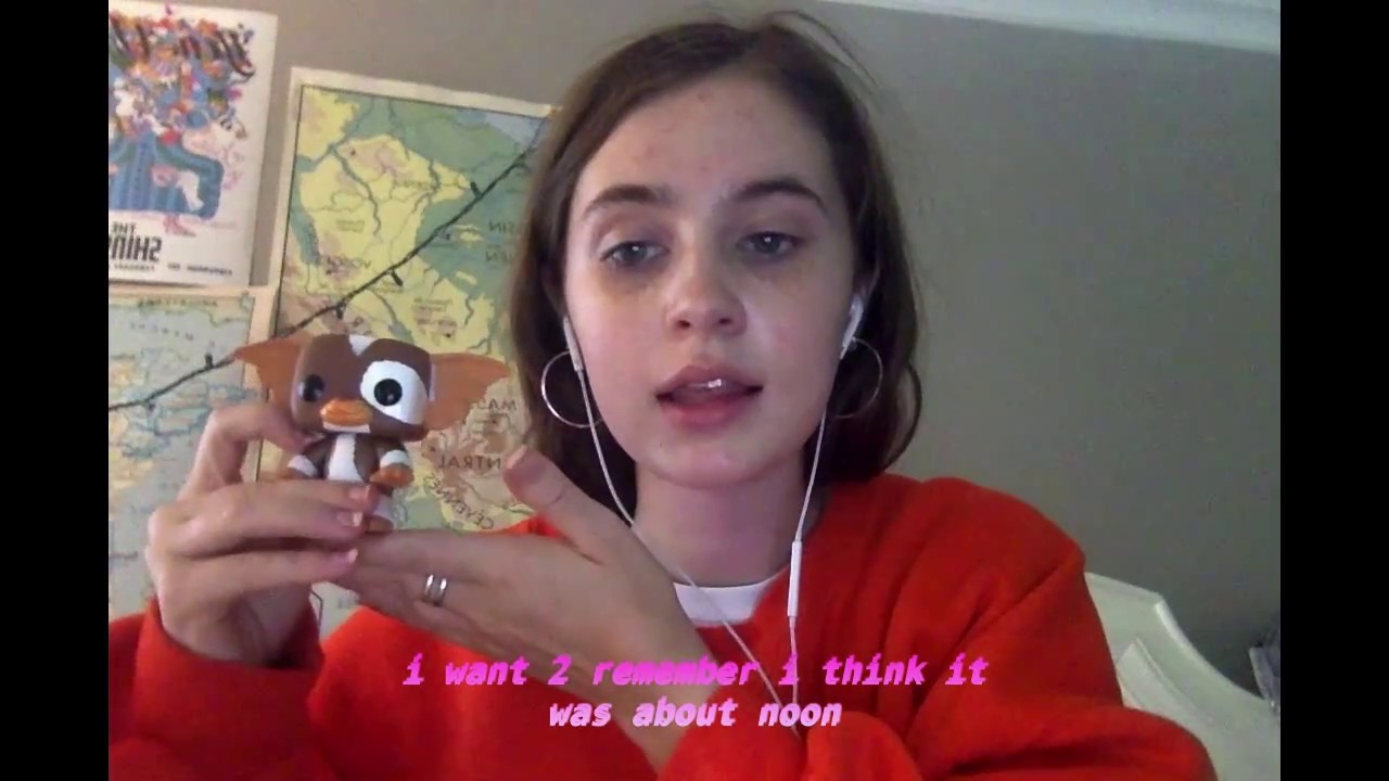 Clairo - Pretty Girl background