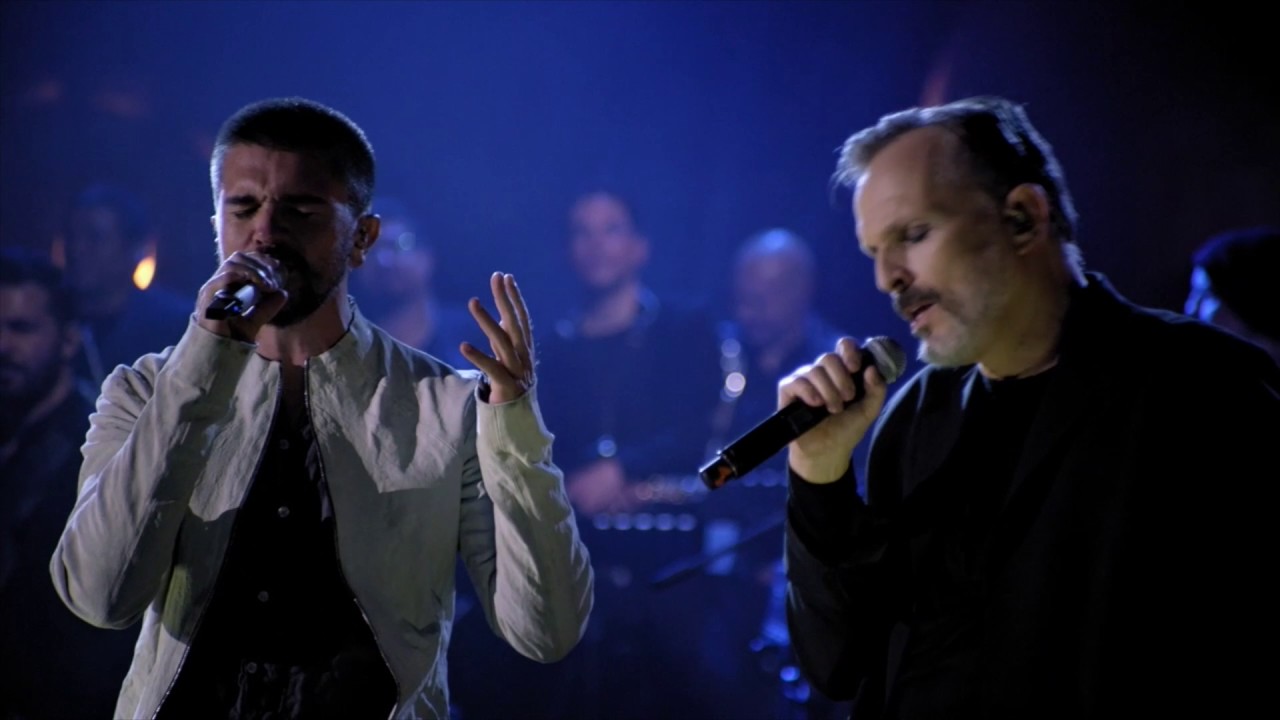 Miguel Bosé - Amiga (con Juanes) - MTV Unplugged (Videoclip Oficial) background