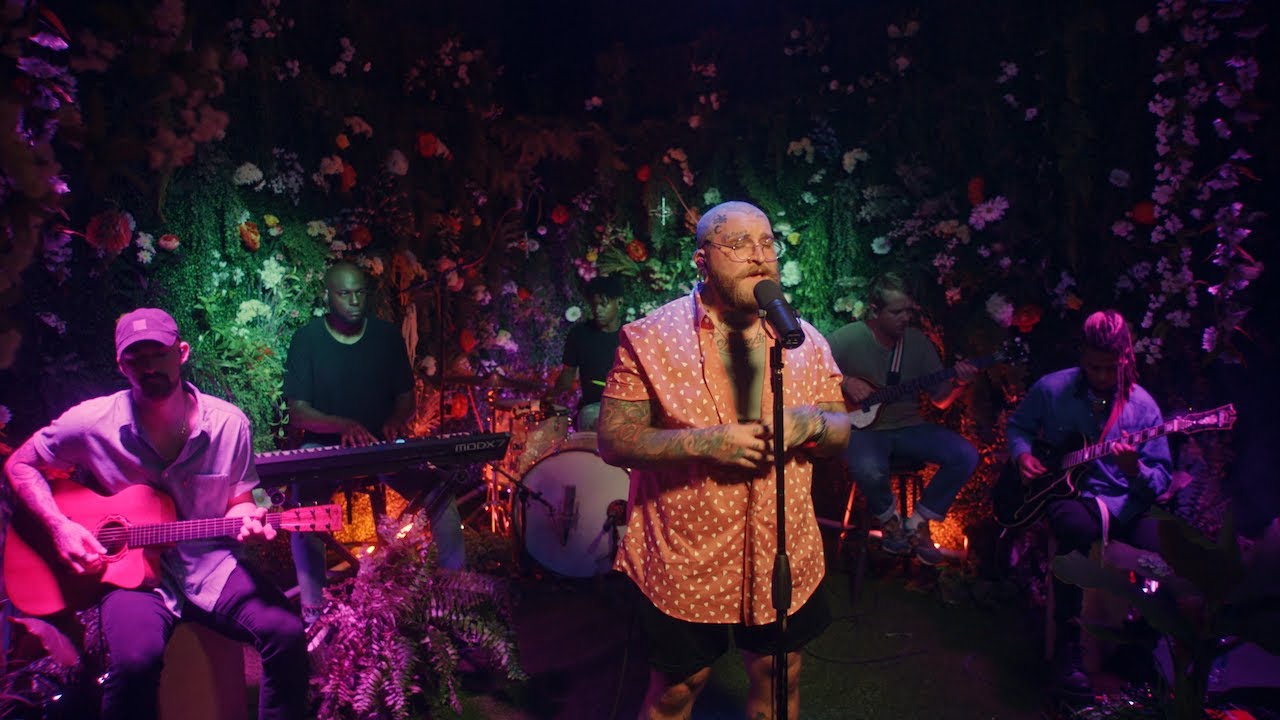 Teddy Swims - Simple Things (Live Performance) background