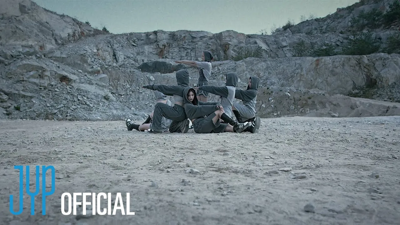 NMIXX “Soñar (Breaker)” Performance Video background
