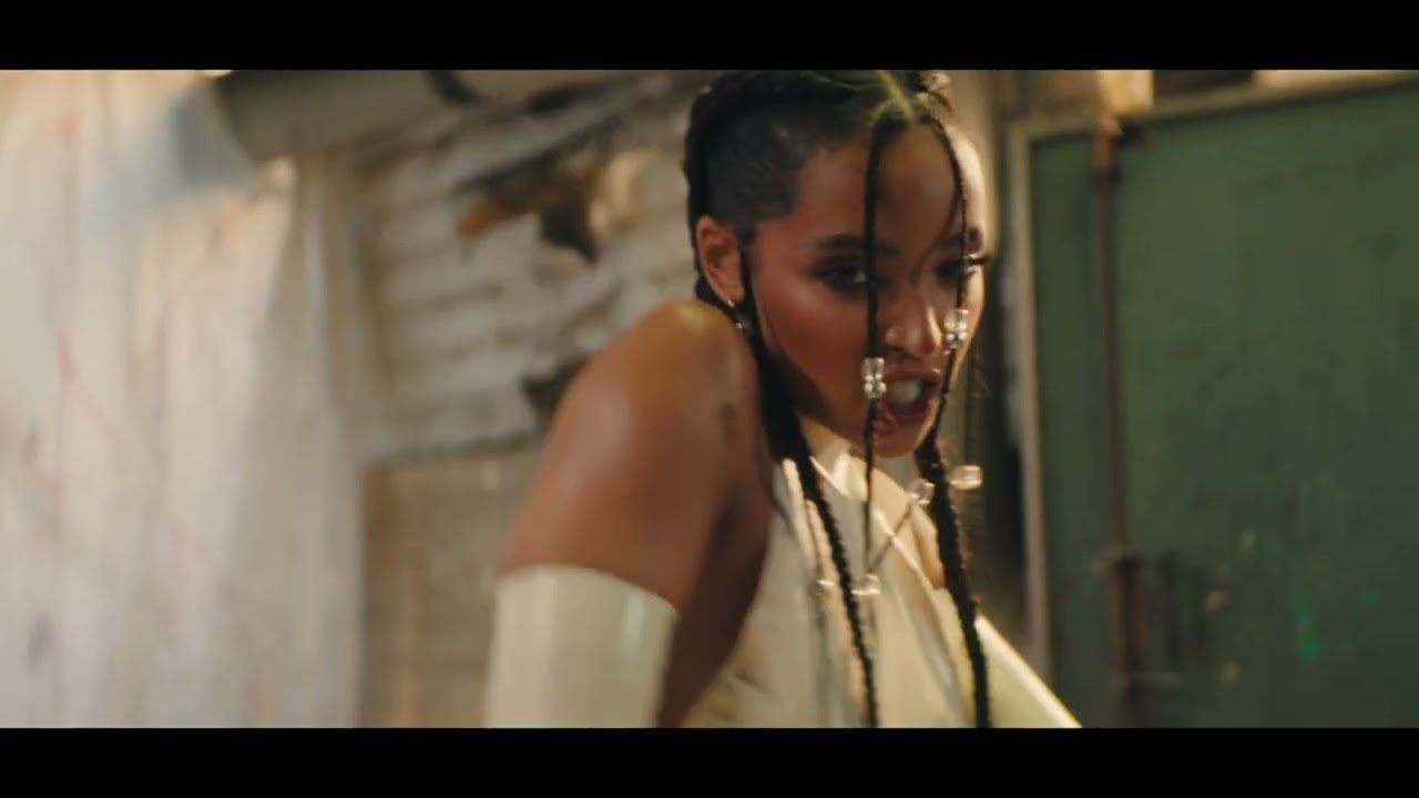 Tinashe - Naturally background