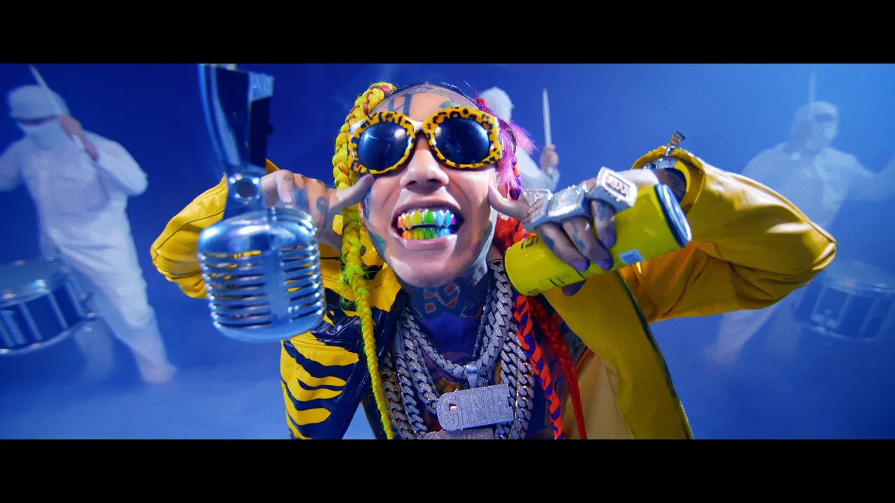 6IX9INE - GINÉ (Official Music Video) background