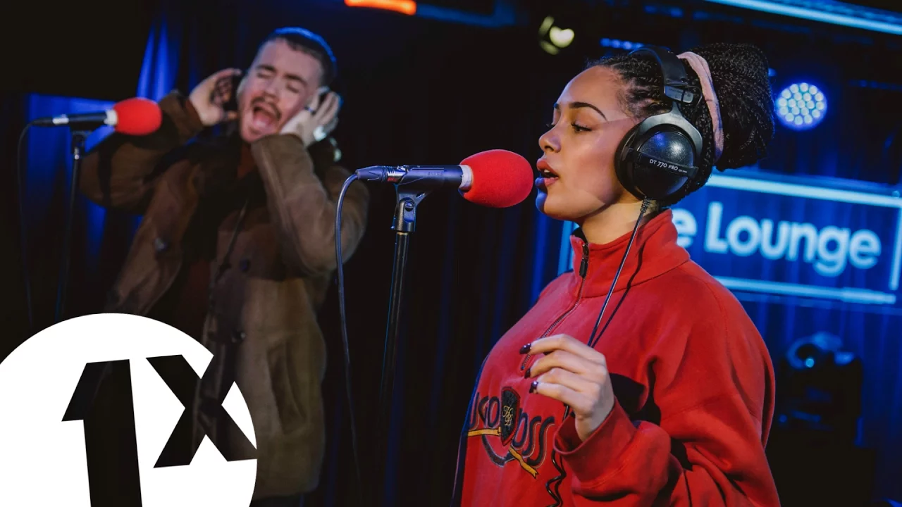 Jorja Smith - Carry Me Home ft Maverick Sabre in the 1Xtra Live Lounge background
