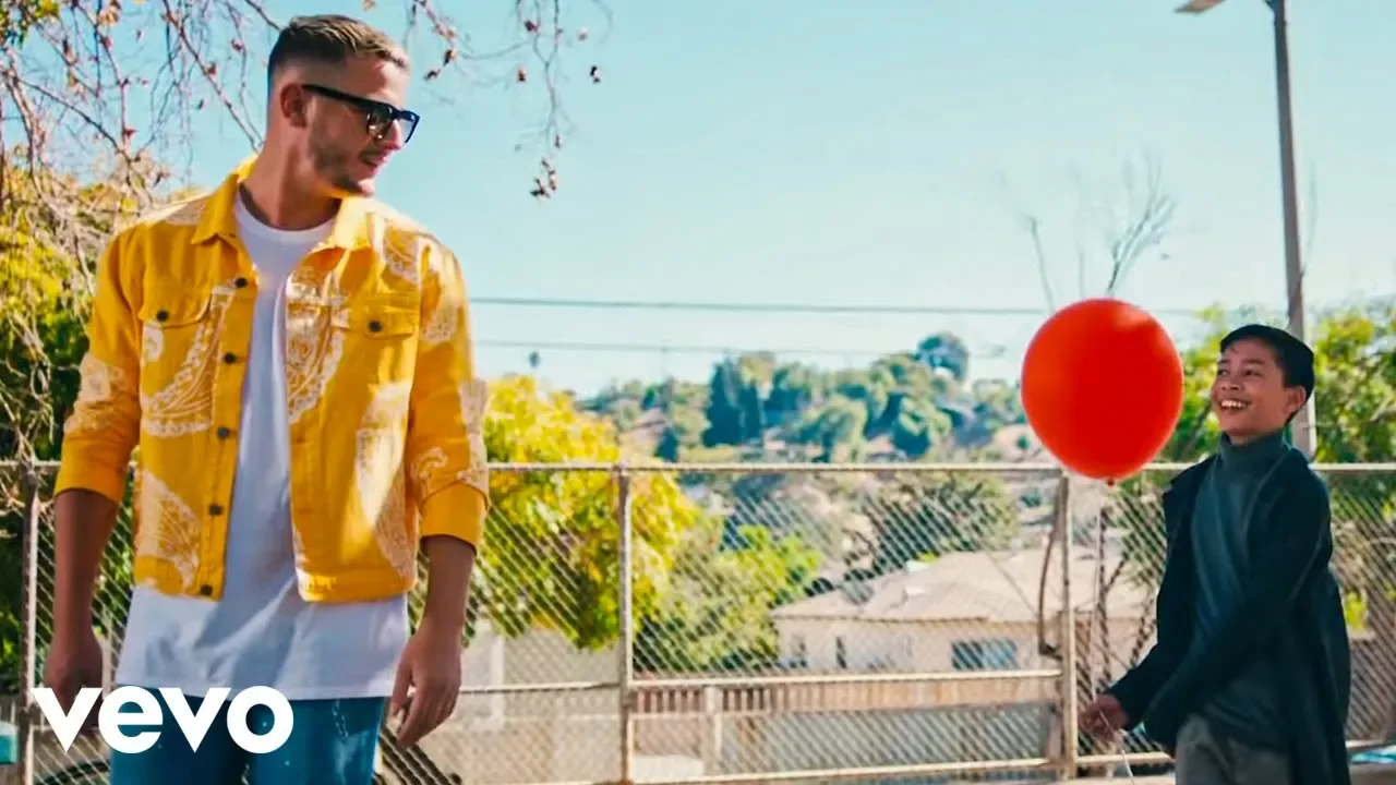 DJ Snake, Lauv - A Different Way (Official Video) background