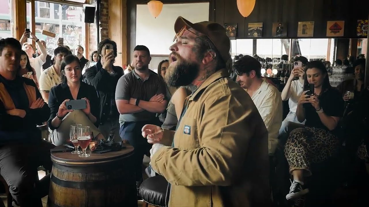 Teddy Swims surprise performance of 'The Door' in Dublin Pub background