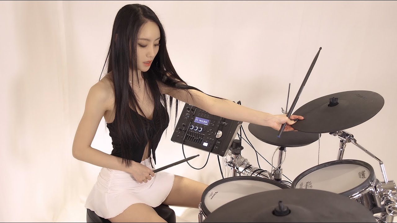Tears Don't Fall 【Bullet For My Valentine】 Cover by A-YEON background